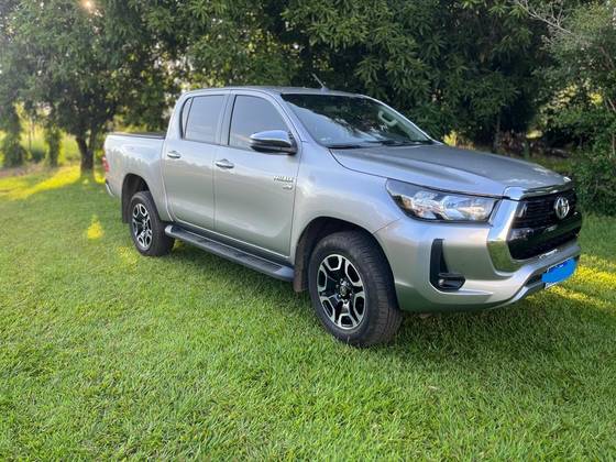 TOYOTA HILUX 2.7 VVT-i FLEX CD SRV 4X4 AUTOMÁTICO